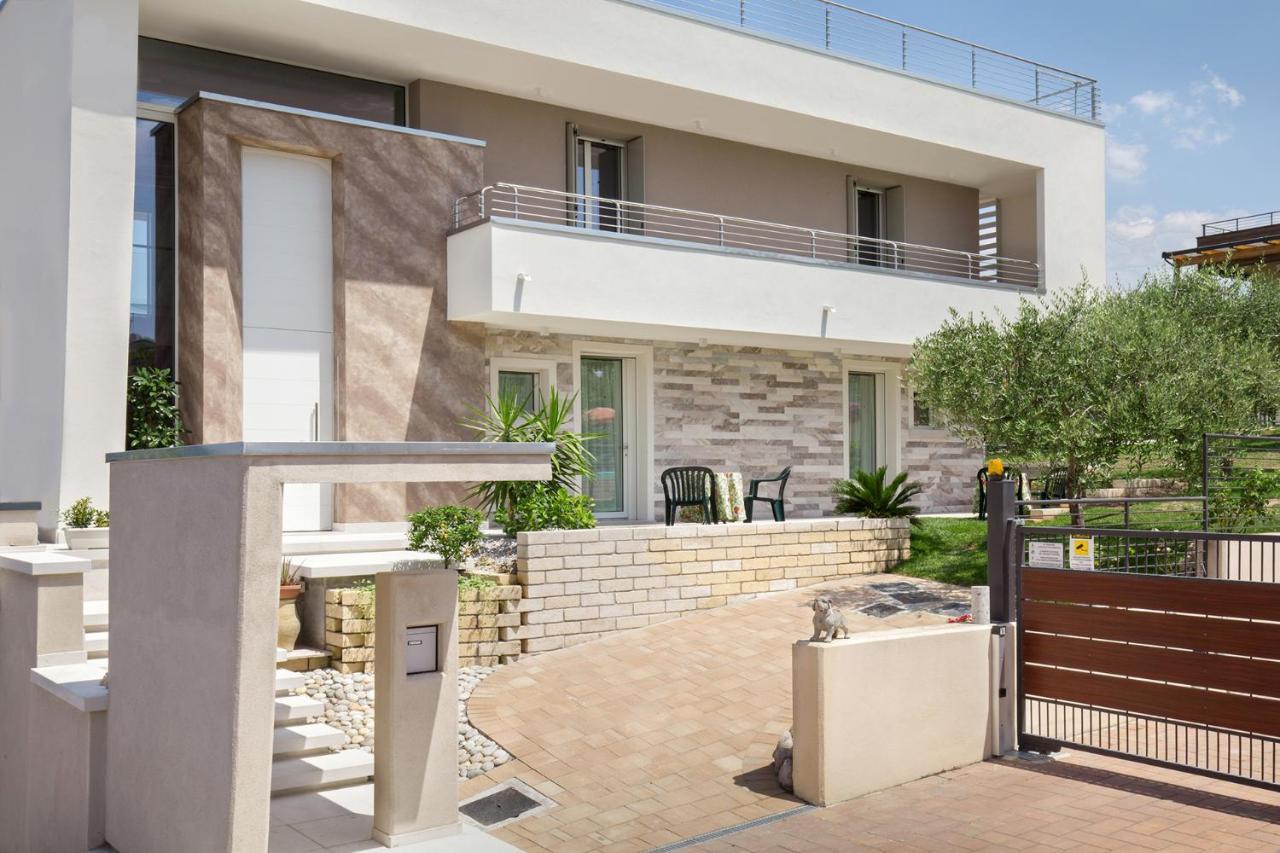 Villa Aurora-Holiday Home Apt 1 Bardolino Buitenkant foto