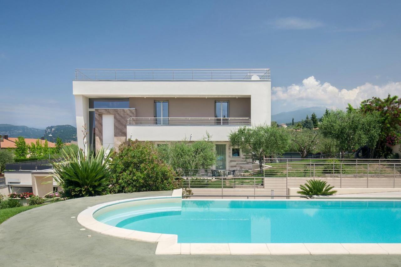 Villa Aurora-Holiday Home Apt 1 Bardolino Buitenkant foto