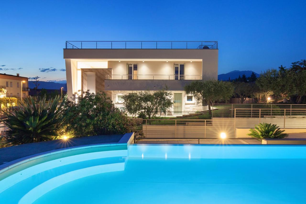 Villa Aurora-Holiday Home Apt 1 Bardolino Buitenkant foto