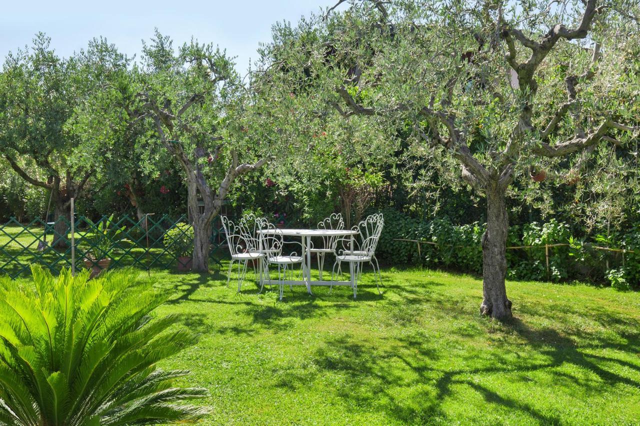 Villa Aurora-Holiday Home Apt 1 Bardolino Buitenkant foto